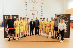 В Лицее математики и информатики прошел мастер-класс заслуженных мастеров спорта Чемпионат Школьной Баскетбольной Лиги «КЭС-БАСКЕТ».