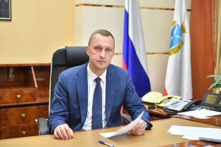 Поздравление Губернатора Саратовской области Романа Викторовича Бусаргина с последним звонком.