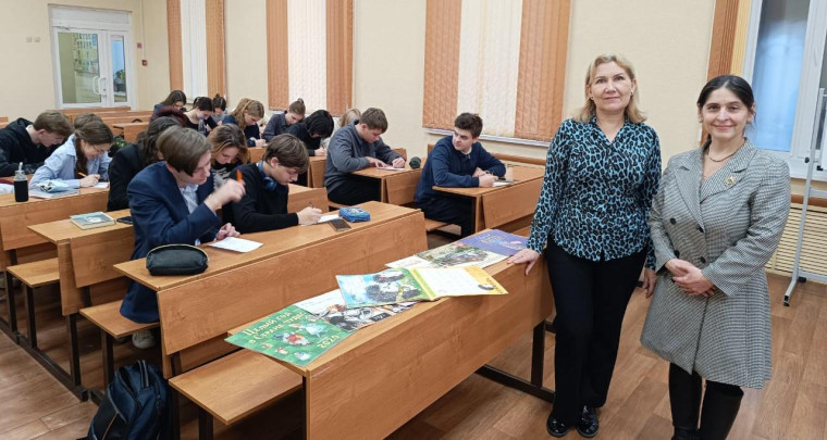 Профессор СЭИ провела мастер-класс для старшеклассников саратовского лицея.
